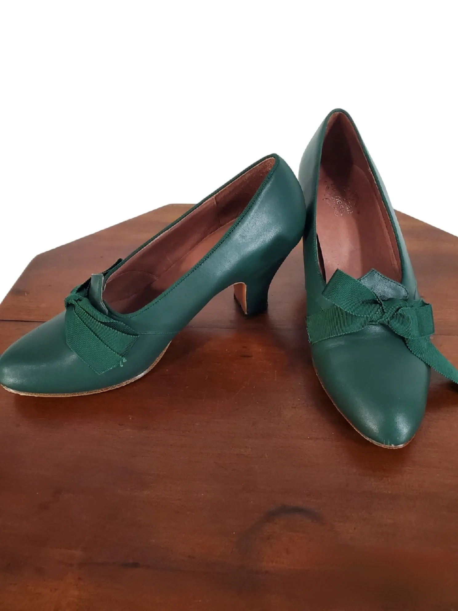 American Duchess Hazel Pumps in Green - Size 7