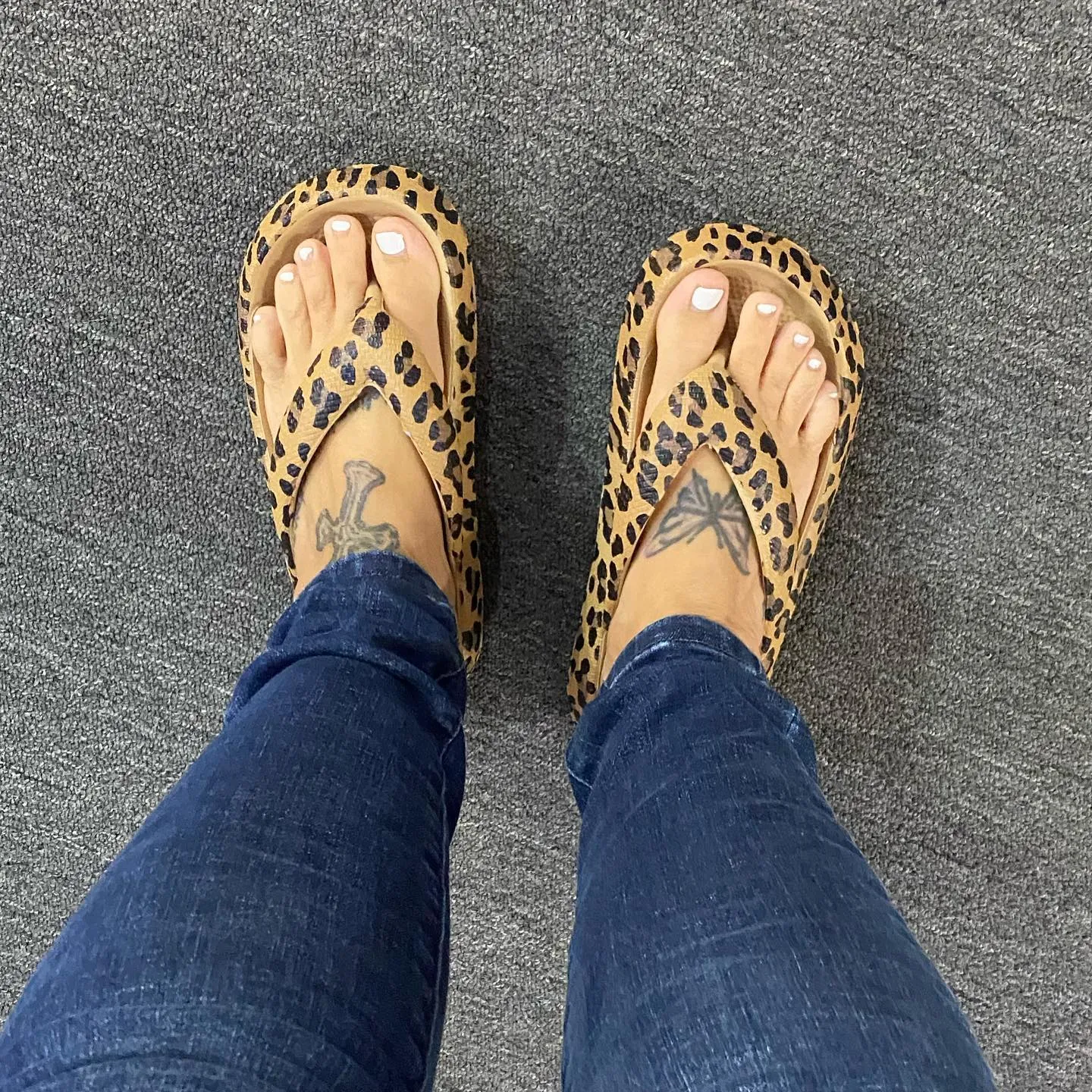 Comfy Leopard Flips