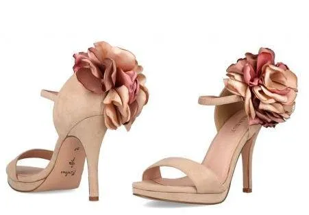 MENBUR Nude suede sandal with corsage